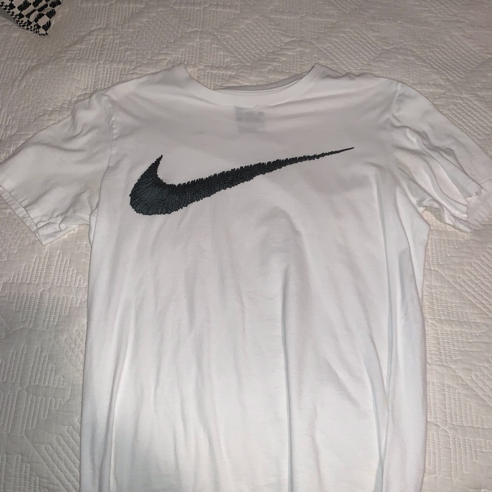 nike t-shirt
